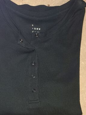 A NEW DAY Snap Front Black Tee. Size M 3/4 Sleeves.